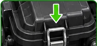 Airbox clip being closed after pressing the lid